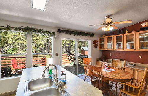 Parks Cabina | Gorgeous & Historic 3 BR Log Cabin w/ Forest Views / 20 minutes from Flagstaff