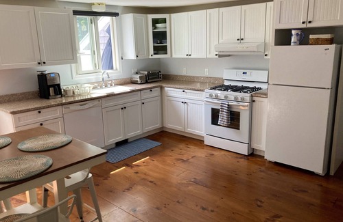 Dennis Casa | Gorgeous historic home sleeps 8 walk to everything!