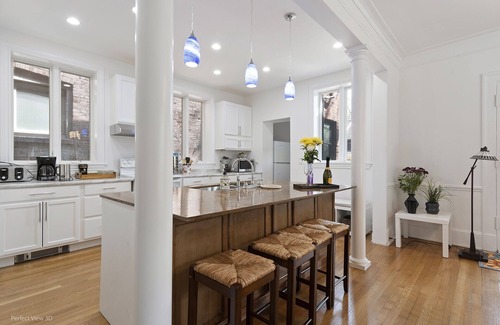 Hyde Park Casa | Gorgeous historic mansion on UChicago campus. Renovation with original detail.