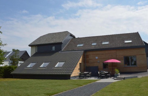 Walk Casa | Gorgeous Holiday Home in Waimes with In-House Theatre & Pool