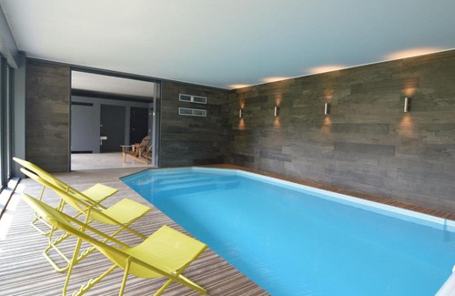Walk Casa | Gorgeous Holiday Home in Waimes with In-House Theatre & Pool