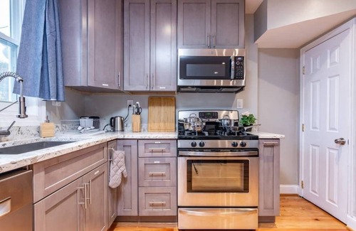 Potomac West Apartamento | Gorgeous Home 10 min to DC by CozySuites