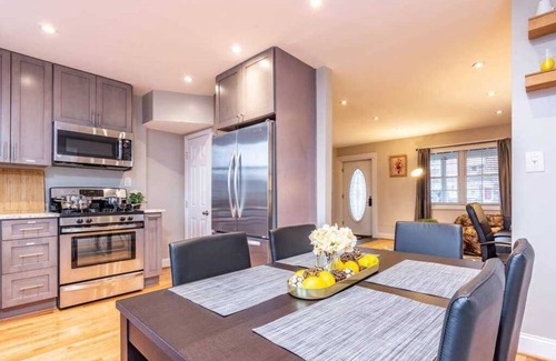 Potomac West Apartamento | Gorgeous Home 10 min to DC by CozySuites