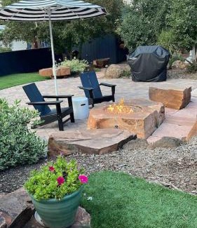 Williams Casa | Gorgeous Home-Amazing Yard-Fire Pit-Walk to Town