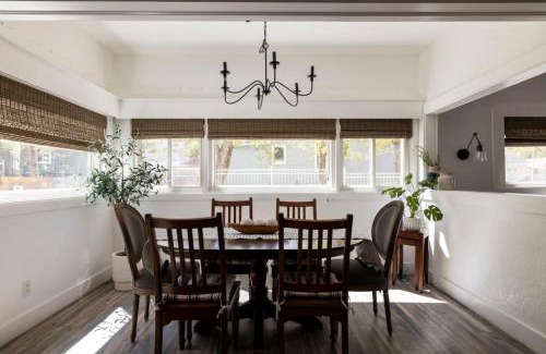 Williams Casa | Gorgeous Home-Amazing Yard-Fire Pit-Walk to Town