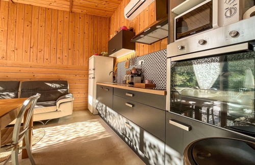 Salon-de-Provence Casa | Gorgeous home in Salon-de-Provence with WiFi