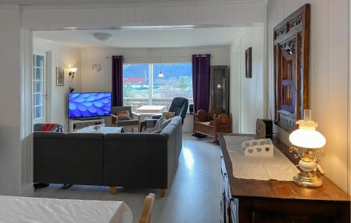 Vanylven Casa | Gorgeous Home In Åheim