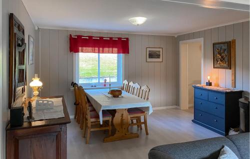 Vanylven Casa | Gorgeous Home In Åheim