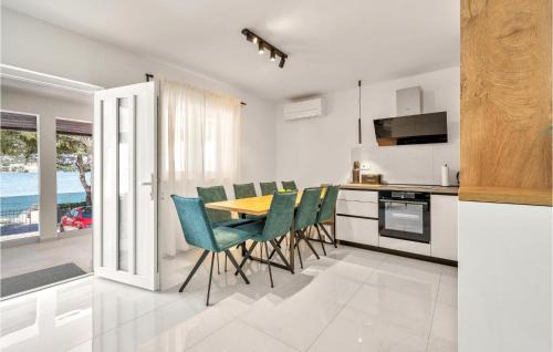 Susica Casa | Gorgeous Home In Betina With Kitchen