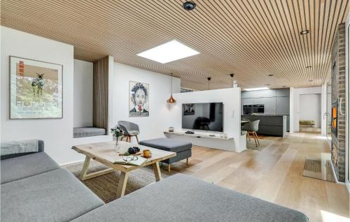 Bryrup Casa | Gorgeous Home In Bryrup With Kitchen