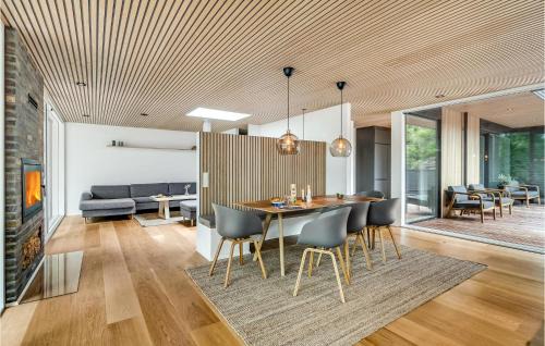 Bryrup Casa | Gorgeous Home In Bryrup With Kitchen