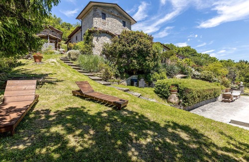 Comano Casa | Hermosa casa en Comano -MS-