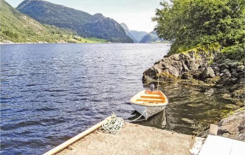 Gulen Casa | Gorgeous Home In Dalsøyra With Kitchen