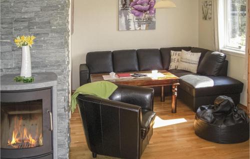 Gulen Casa | Gorgeous Home In Dalsøyra With Kitchen