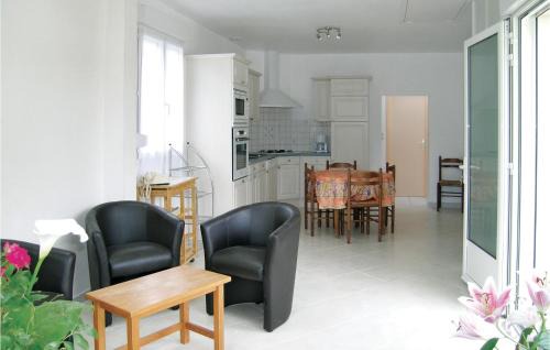 Trevou-Treguignec Casa | Gorgeous Home In Trévou Treguignec