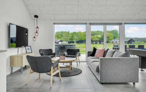 Fjellerup Strand Casa | Gorgeous Home In Glesborg With Kitchen