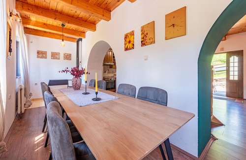 Gospic Casa | Preciosa casa en Gospic con cocina.