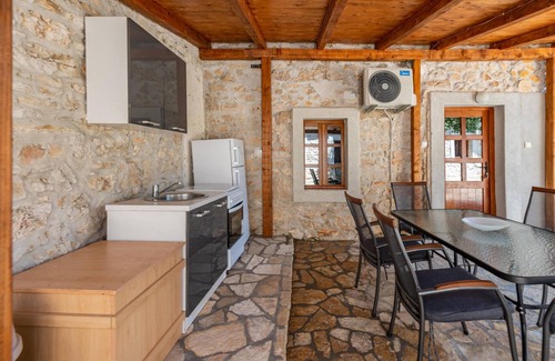 Polaca Casa | Preciosa casa en Lisane Tinjske