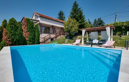 Sveti Ivan Zelina Casa | Gorgeous Home In Gornje Psarjevo With Kitchen