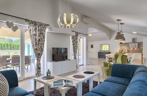 Sveta Nedelja Casa | Preciosa casa en Labin - Rabac