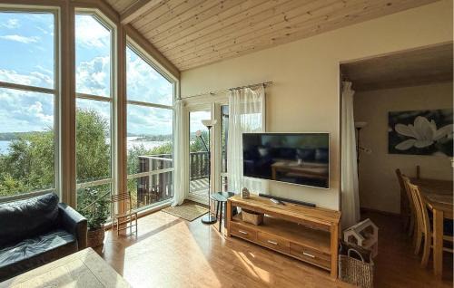 Hervik Casa | Gorgeous Home In Nedstrand With Sauna