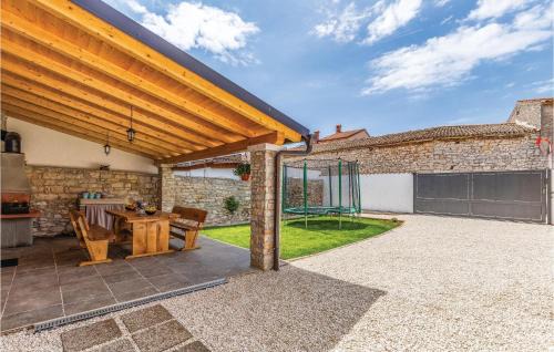 Mali Vareski Casa | Gorgeous Home In Peruski With Wifi