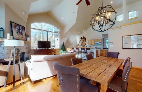 Vail Casa | Gorgeous home in Quiet East Vail
