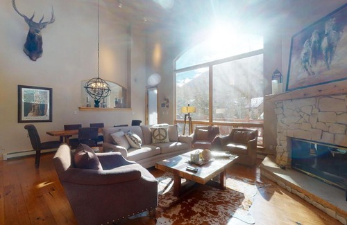 Vail Casa | Gorgeous home in Quiet East Vail