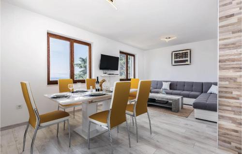 Novi Vinodolski Casa | Gorgeous Home In Smokvica With Wifi