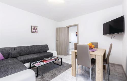 Novi Vinodolski Casa | Gorgeous Home In Smokvica With Wifi