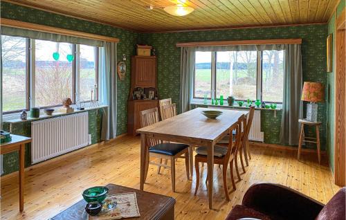 Tjallmo Casa | Gorgeous Home In Tjällmo With Kitchen