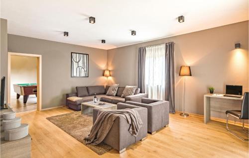 Heki Casa | Gorgeous Home In Trosti With Jacuzzi