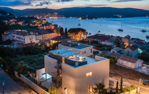 Vis Casa | Gorgeous Home In Vis With Sauna
