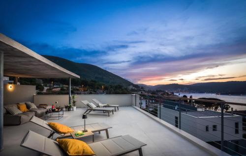 Vis Casa | Gorgeous Home In Vis With Sauna