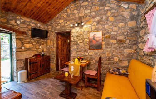 Benkovac Casa | Gorgeous Home In Zelengrad With Kitchen
