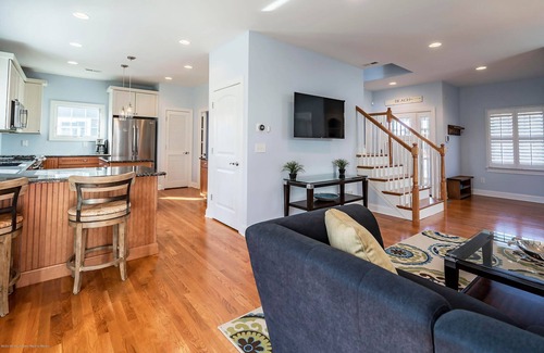 Spring Lake Casa | Spring Lake Gem! Lake Views - 2 Blocks from Beach & South Pavillon Pool Locker!