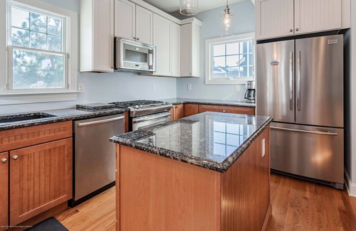 Spring Lake Casa | Spring Lake Gem! Lake Views - 2 Blocks from Beach & South Pavillon Pool Locker!
