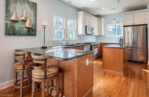 Spring Lake Casa | Spring Lake Gem! Lake Views - 2 Blocks from Beach & South Pavillon Pool Locker!