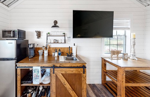Fredericksburg Cabaña | Gorgeous Home Near Historic Downtown Fredericksburg w/Free WiFi, Shared Firepit