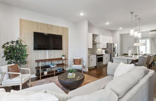 East Hill Casa | Gorgeous Home Rooftop Deck 3 Bdrs 3 Baths