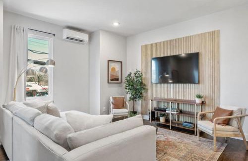 East Hill Casa | Gorgeous Home Rooftop Deck 3 Bdrs 3 Baths