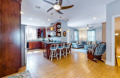 Country Club Estates Casa | Gorgeous home with private pool - dog-friendly - only three blocks to the beach