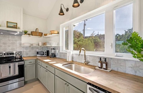 New Braunfels Casa | Gorgeous Home With Hot Tub 5min From the River