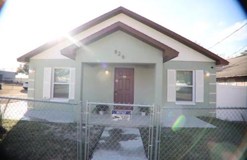 Lakeland Casa | Gorgeous King Master room with private lavatory