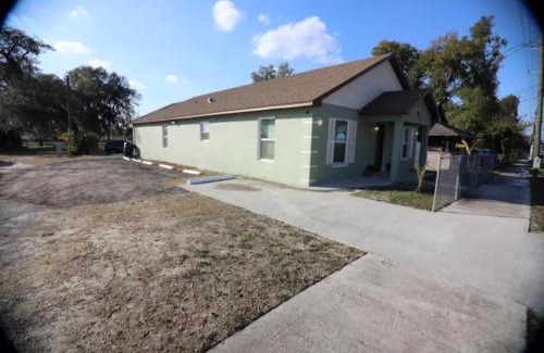 Lakeland Casa | Gorgeous King Master room with private lavatory