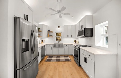 Lutherville Timonium Casa | * Gorgeous Loft Style House w/ Luxury, Charm, & Comfort *
