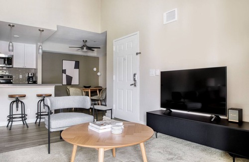 University City Apartamento | Gorgeous La Jolla 2BR w/ Gym, W/D & Pool, nr bars & shops, by Blueground