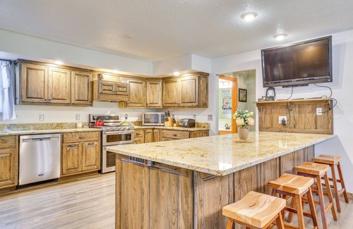Neillsville Casa | Gorgeous Lake Arbutus Getaway w/ Dock & Boat House