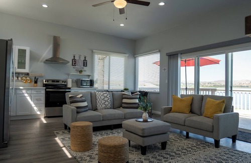 Lake Elsinore Casa | Gorgeous Lake Front Home w/Boat access Unit 2