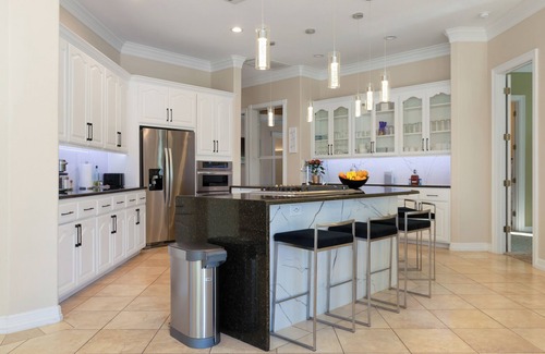 Leander Casa | GORGEOUS LAKE TRAVIS RETREAT HOME WITH POOL, COURT AND FITNESS ROOM
